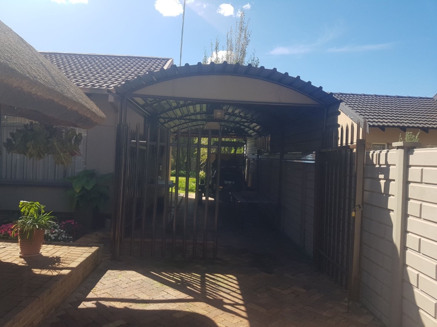 2 Bedroom Property for Sale in Flimieda North West